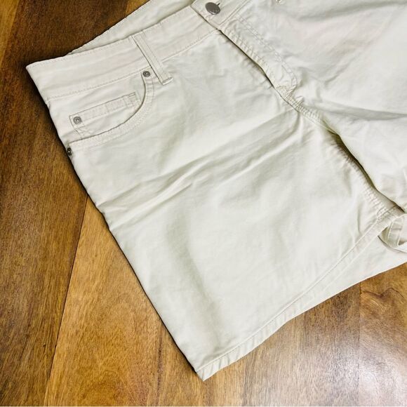 GAP Women's Cream Shorts Size 10 Casual - Picture 2 of 8